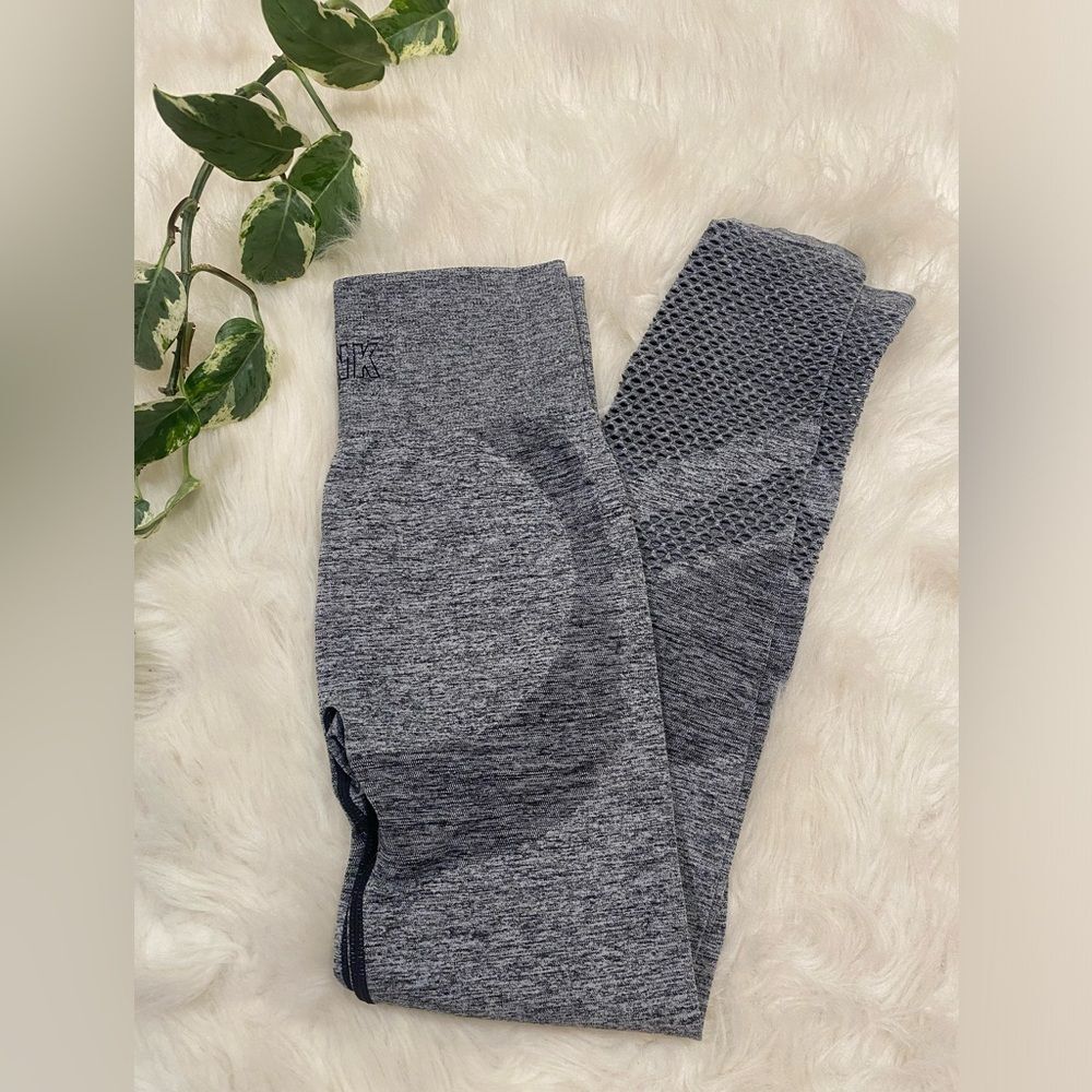 2 pairs of Victoria’s Secret PINK seamless sport leggings size XS